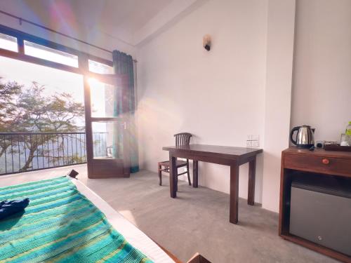 Superior King Room image 8