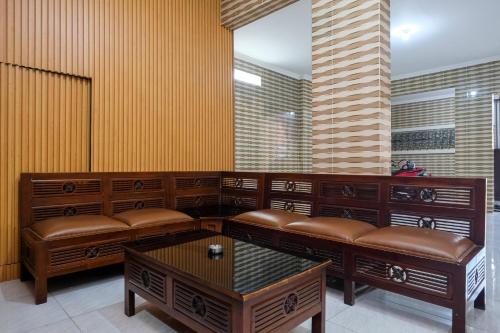 Facilities, RedDoorz Syariah near Stasiun Gubeng 2 near Blockbuster Museum Surabaya