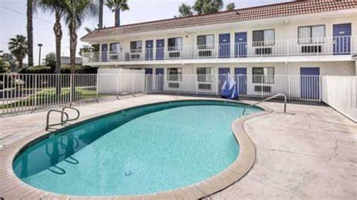 Travel Inn Lake Elsinore - image 11
