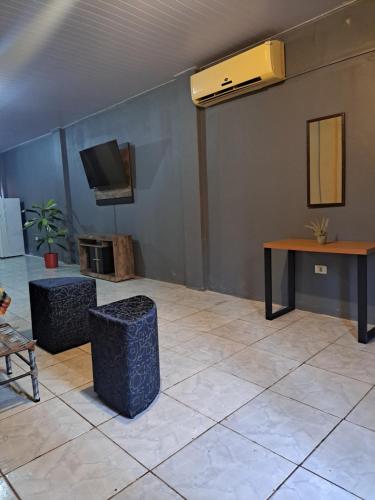 蜂鳥旅館 (Hummingbird Hostel) in 埃斯特城