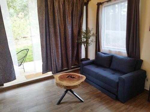 Cabaña Romántica con Tina para Parejas Cabaña Romántica con Tina para Parejas