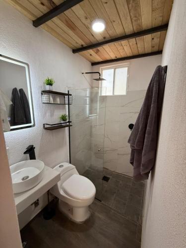 Cabaña Romántica con Tina para Parejas Cabaña Romántica con Tina para Parejas