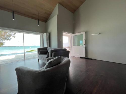 Beach Tower House Luxury Beachfront Villa - image 2