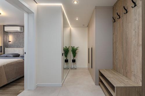 One-Bedroom Deluxe Apartment image 10