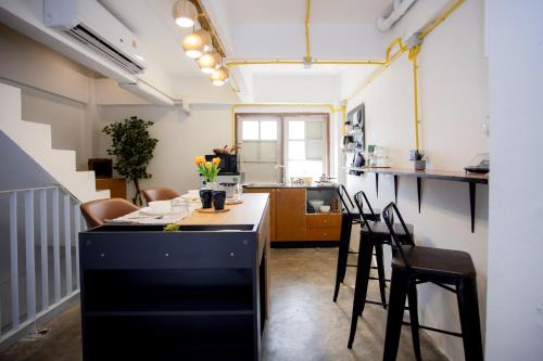 Kitchen, Nomad Plus Life Hostel Pattaya near ALANGKARN