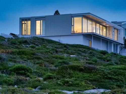 Exterior view, Seafront Villa - Whale Bay Luxury Retreat in De Kelders