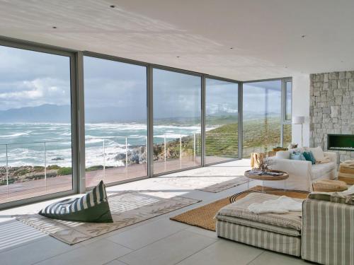 Balcony/terrace, Seafront Villa - Whale Bay Luxury Retreat in De Kelders