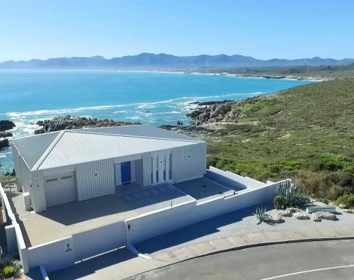 Seafront Villa - Whale Bay Luxury Retreat, De Kelders (fotografie 9)