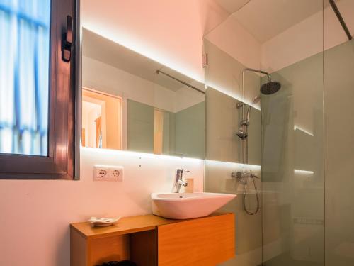 Double Room image 10