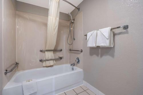 Quality Inn Fort Jackson - image 13