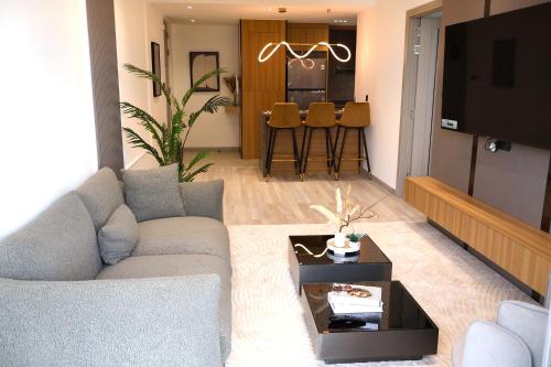 JW Marriott Stylish 1BR - Marina View - Direct Dubai Marina Mall Access - Pool & Gym - Free Parking, Dubai (photo 8)