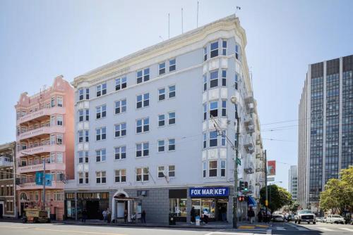 Exterior view, Motel 6 San Francisco, CA – Civic Center near Alamo Square