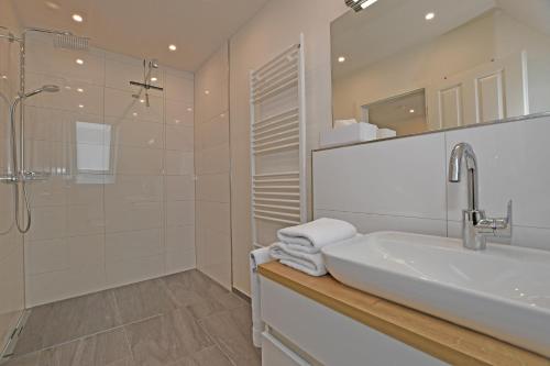 Apartment with Balcony image 4
