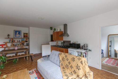 Charming apartment in Buttes Chaumont, Paris