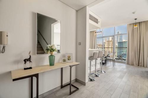 Luxury 4BR MTLVL flat w Al-Jadaf canal riverfront, Dubái (foto 8)