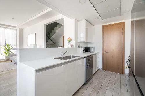 Luxury 4BR MTLVL flat w Al-Jadaf canal riverfront, Dubái (foto 9)