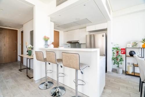 Luxury 4BR MTLVL flat w Al-Jadaf canal riverfront, Dubái (foto 10)