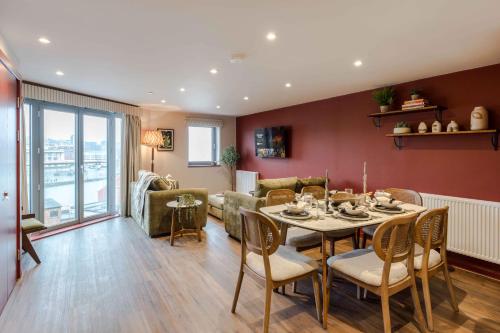 Waterside Living I Luxe Apartments - Bristol