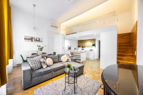 Charming & Elegant Grand Suite next to the Fashion St', Budapest
