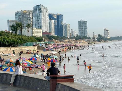 Three-Bedroom Apartment with Sea View image 1