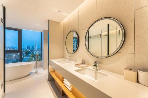 Shower, Floral Hotel Blue Mountain, Tonglu, Hangzhou in Tong Lu District