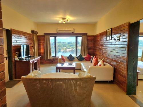 2 bedrooms, 4 beds