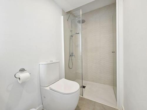 Modern 2 bed apartment Riviera close to the beach - image 4