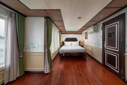 Senior Suite with Private Balcony - 2 Days 1 Night image 1