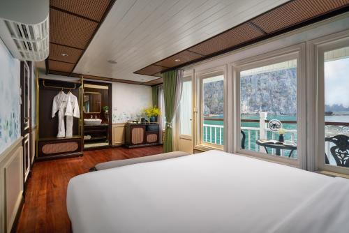 Senior Suite with Private Balcony - 2 Days 1 Night image 3