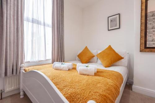 Leeds 4-Bed House - Sleeps 9 Free Parking & WiFi, Leeds (Foto 6)
