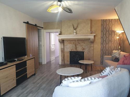 chez Émile côté face maison entière, 3 chambres, 2 salles de bains,jardin et terrasse 5