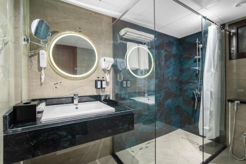 room detail thumbnail 2