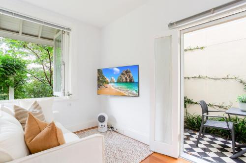 Cosy Inner West Studio with Courtyard - image 8