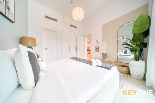 Contemporary One Bedroom Suite 2 - image 11