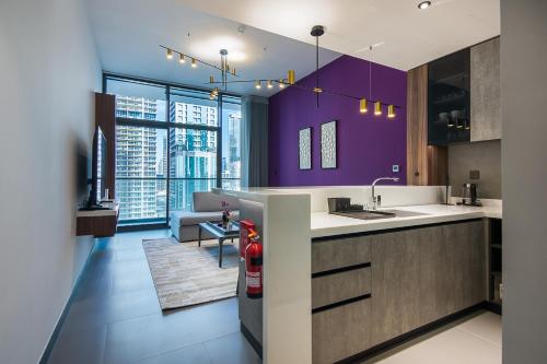 MBL Royal JLT- 1-BR Apartment with Lake View - main image