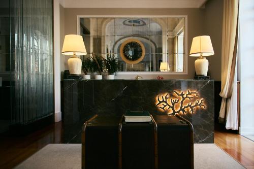 Front desk [24-hour]