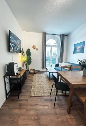 Stylish Apartment near Binnenalster for up to 8 Guests, Hamburgo (foto 9)