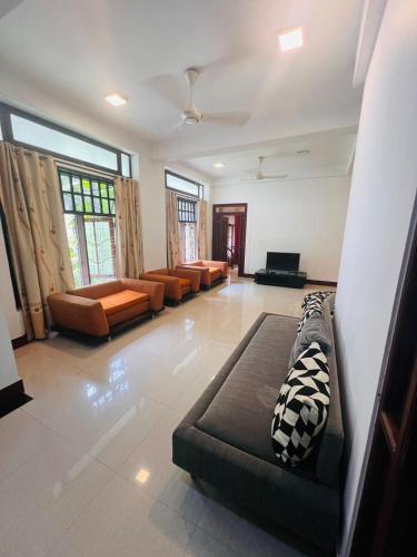 Azys Inn 3 Bedrooom Apartment - 1st Floor in Kohuwala
