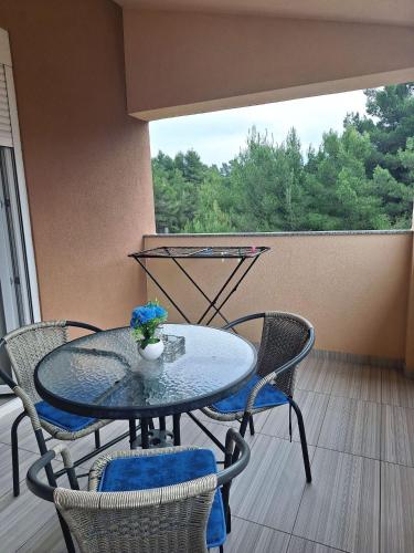 Apartment Mate 3