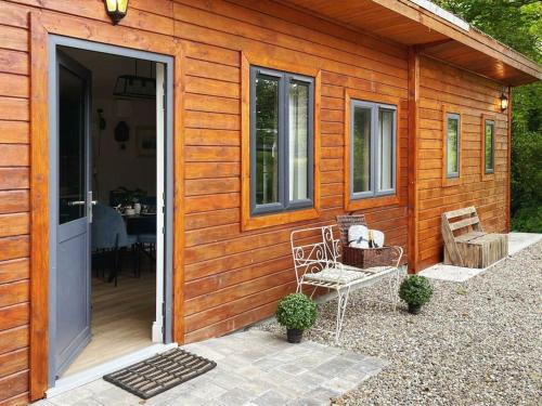 Scenic Countryside Lodge Romantic & Pet-Friendly in Newcastle West