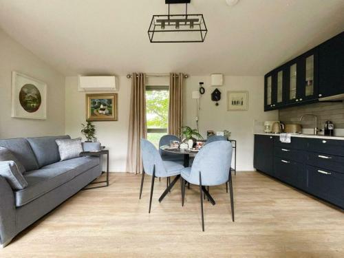 Scenic Countryside Lodge Romantic & Pet-Friendly in Newcastle West