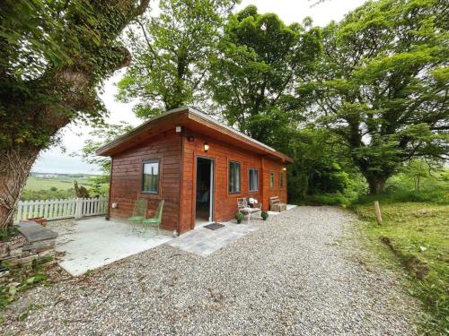 Scenic Countryside Lodge Romantic & Pet-Friendly in Newcastle West