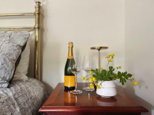 Scenic Countryside Lodge Romantic & Pet-Friendly in Newcastle West