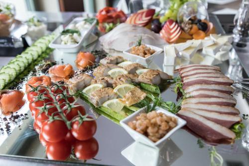 Holiday Beach Budapest Wellness Hotel with Sauna Park - image 8