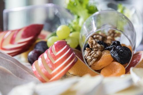 Holiday Beach Budapest Wellness Hotel with Sauna Park - image 3