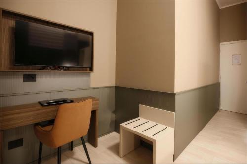 The B Place - image 4