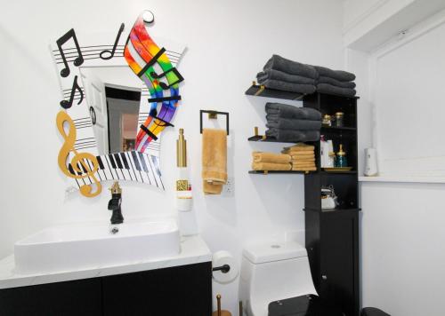 Rock N Roll, Mins to CP & SF, King, Pet OK Rock N Roll, Mins to CP & SF, King, Pet OK