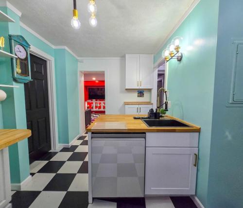 Rock N Roll, Mins to CP & SF, King, Pet OK Rock N Roll, Mins to CP & SF, King, Pet OK