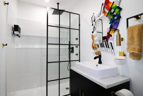 Rock N Roll, Mins to CP & SF, King, Pet OK Rock N Roll, Mins to CP & SF, King, Pet OK