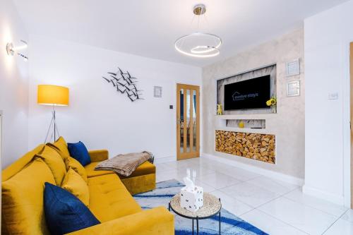 Stunning Home in Altrincham, Large Driveway, Sleeps 7, Perfect For Groups, Манчестер